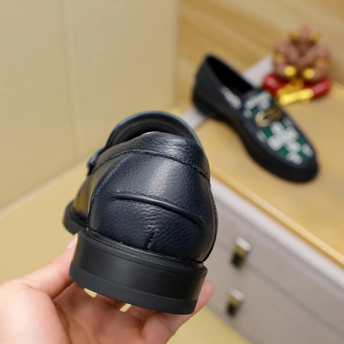 Men's shoes💰460 🕷🕷【FENDI】The latest men's formal leather shoes🇨🇳Classic series not to be missed💯The first layer is made of imported first-layer cowhide☘Original quality, the leather is smooth and delicate🎋The version is awesome, the perfect streamlined outline🍇🐮Leather lining, color, size 38-45...